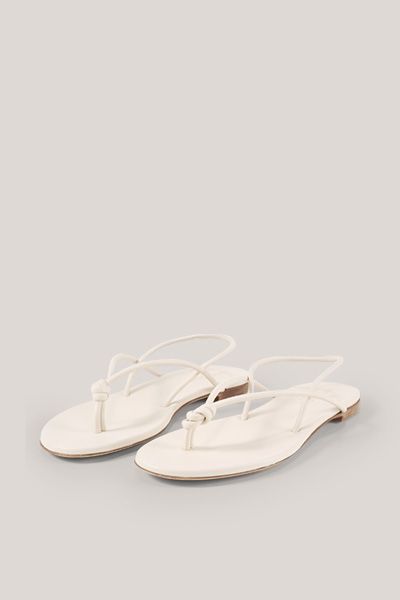 Minimalistische Riemchen-Zehentrenner aus Leder