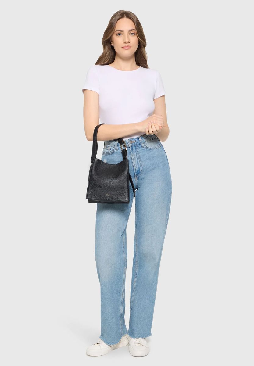 Nuvola Schultertasche aus genarbtem Leder