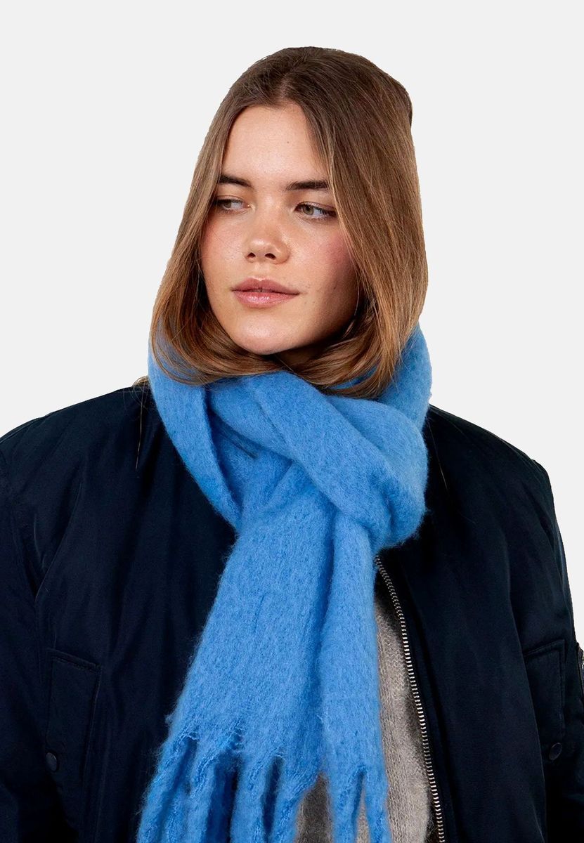 Eleganter Feinstrickschal mit Fransen