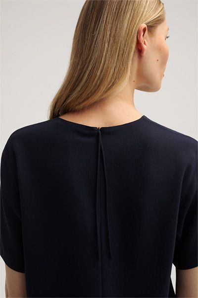 Minimalistische Kurzarm-Crepe-Bluse
