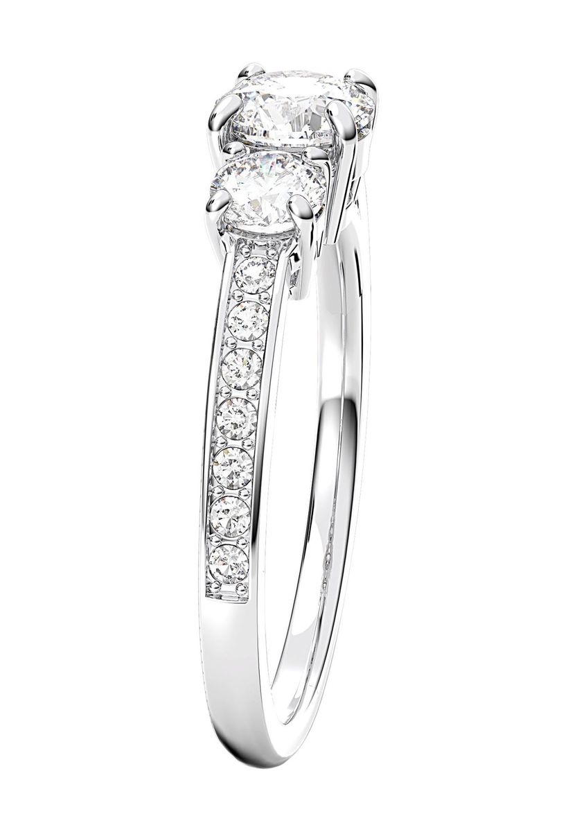 Eleganter Ring mit Kristall-Trio