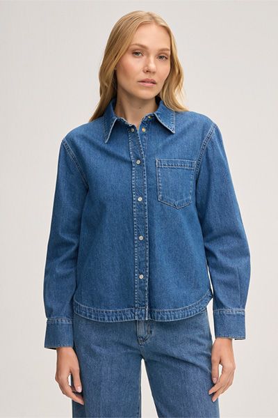 Feminine Jeansbluse mit Kellerfalte
