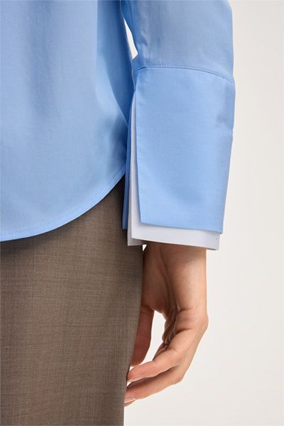 Baumwoll-Popeline-Hemdbluse mit Doppelmanschetten