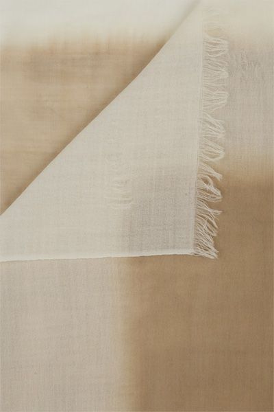Eleganter Schurwoll-Schal mit Farbverlauf