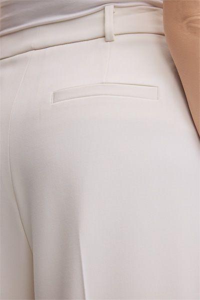Palazzohose mit Bundfalten und weitem Bein