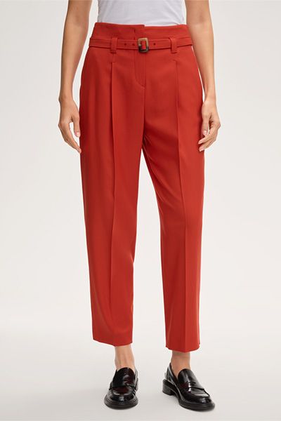 Maßgeschneiderte Bundfaltenhose mit Gürtel