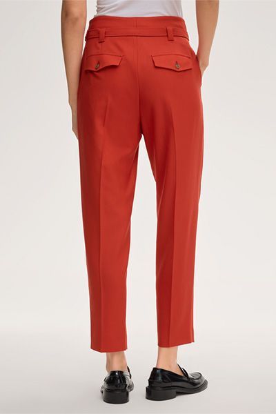 Maßgeschneiderte Bundfaltenhose mit Gürtel