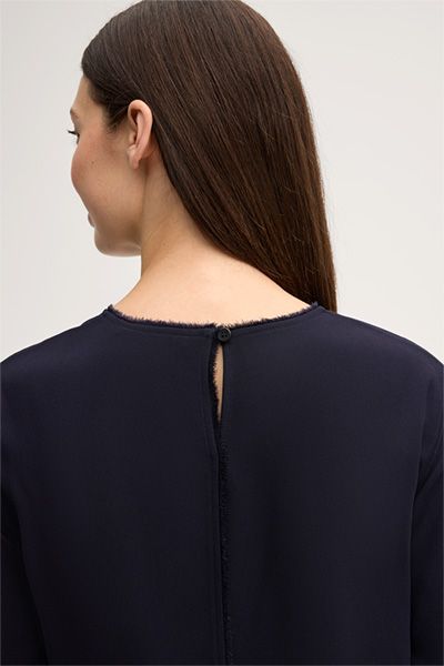 Minimalistische Krepp-Bluse mit Fransensaum
