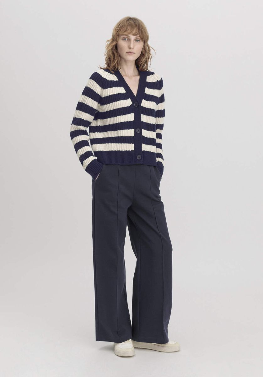 Gestreifte Strickjacke mit V-Ausschnitt