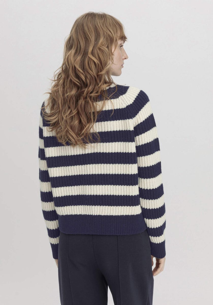 Gestreifte Strickjacke mit V-Ausschnitt