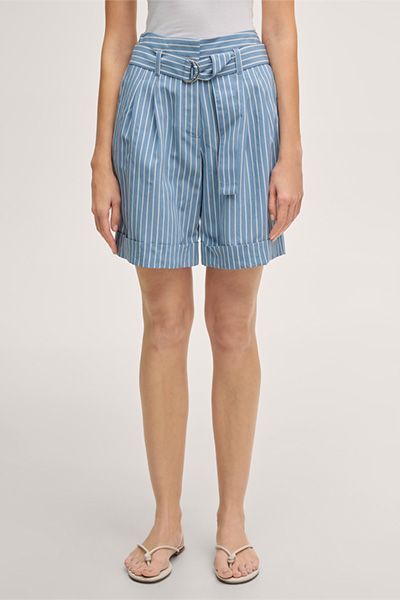 Gestreifte High-Waist-Shorts mit Gürtel