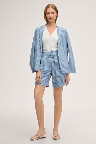 Gestreifte High-Waist-Shorts mit Gürtel