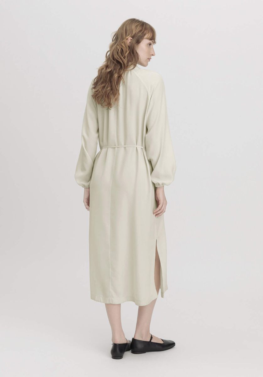 Minimalistisches Oversized-Midikleid