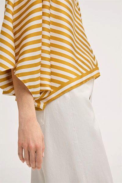 Fließende gestreifte Seiden-Poncho-Bluse