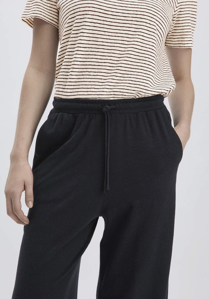 Entspannte Jersey-Hose mit weitem Bein