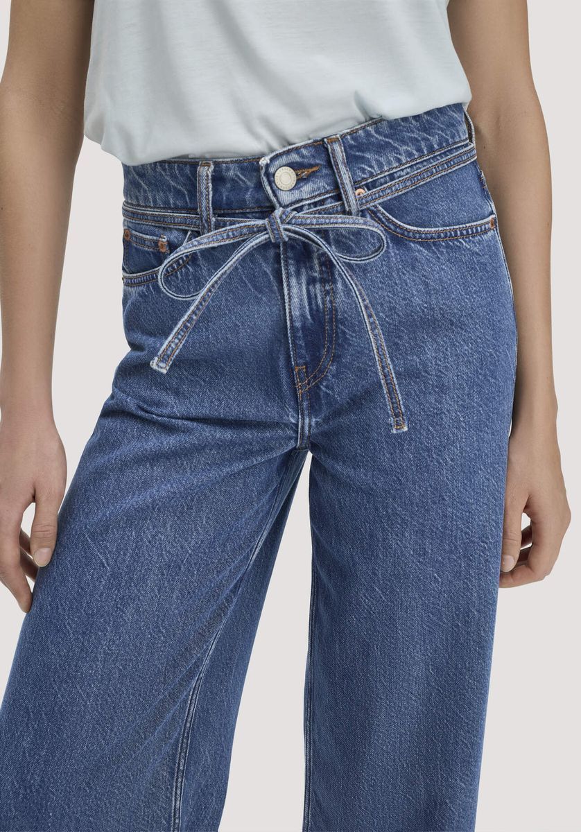 High-Waist Wide-Leg Jeans mit Bindegürtel