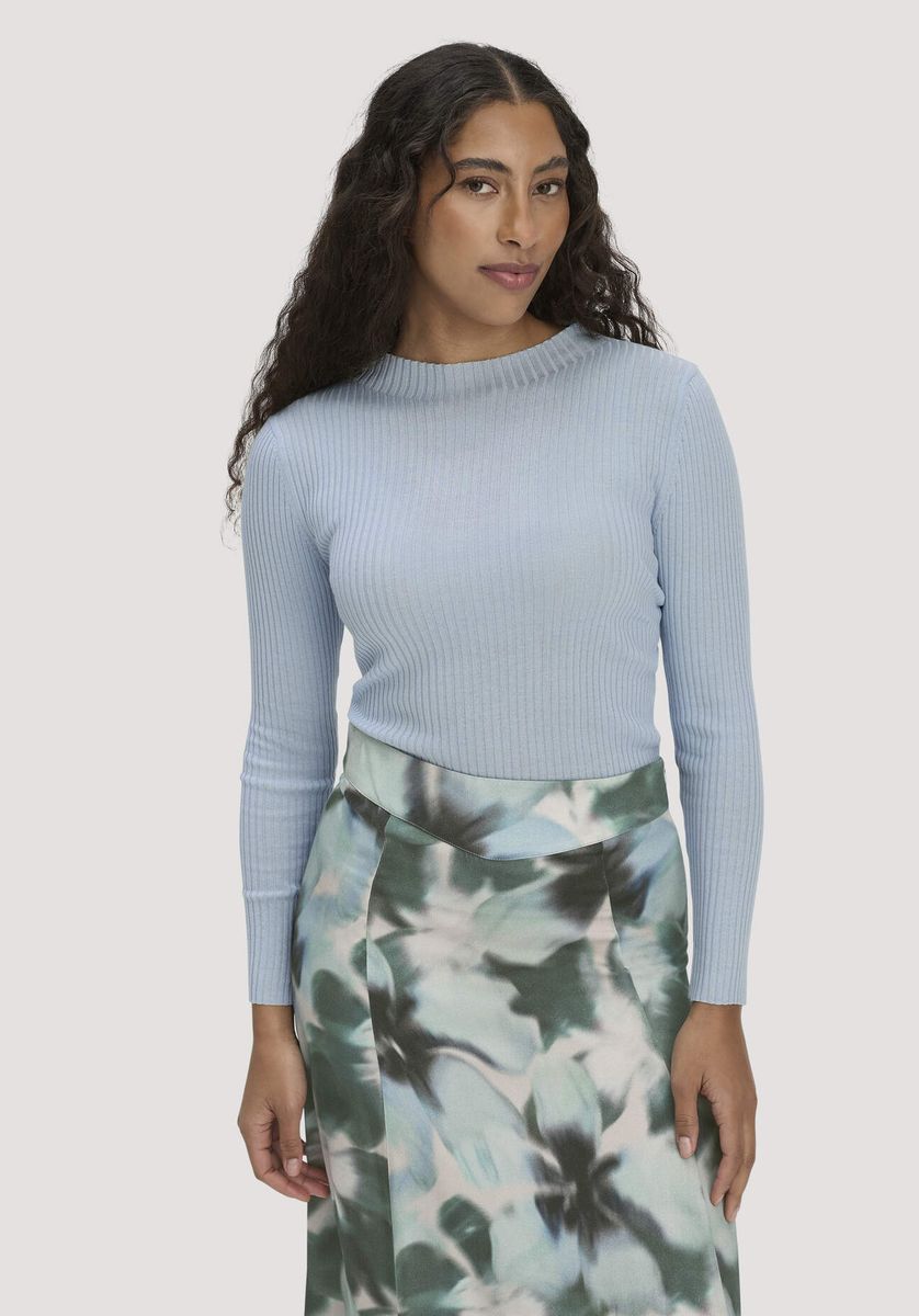 Eng anliegender Rippstrick-Pullover mit Stehkragen