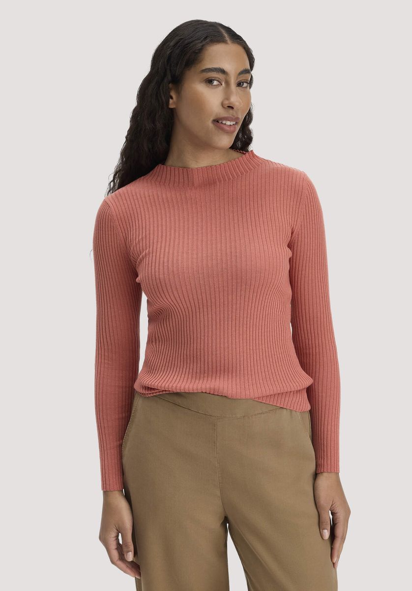 Figurbetonter Rippstrick-Pullover mit Stehkragen
