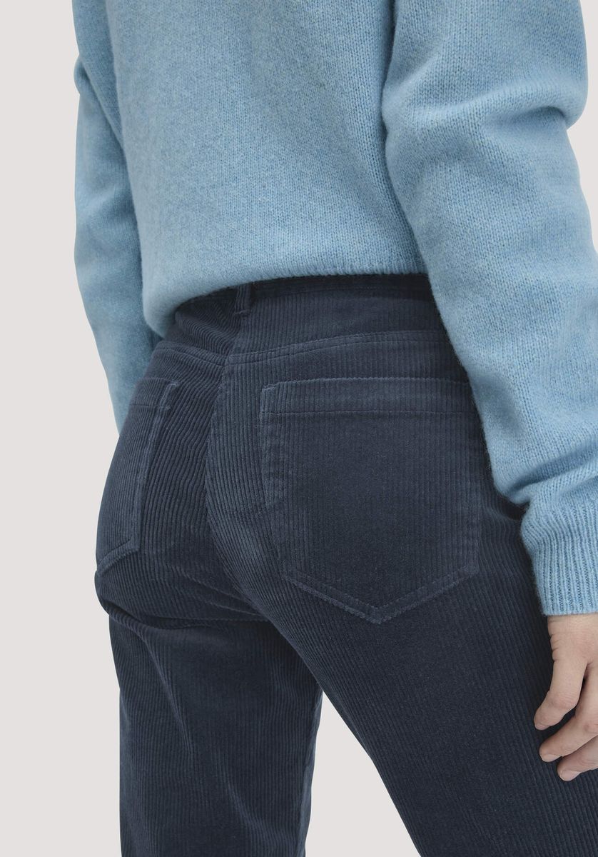 Schmal geschnittene High-Waist Cordhose
