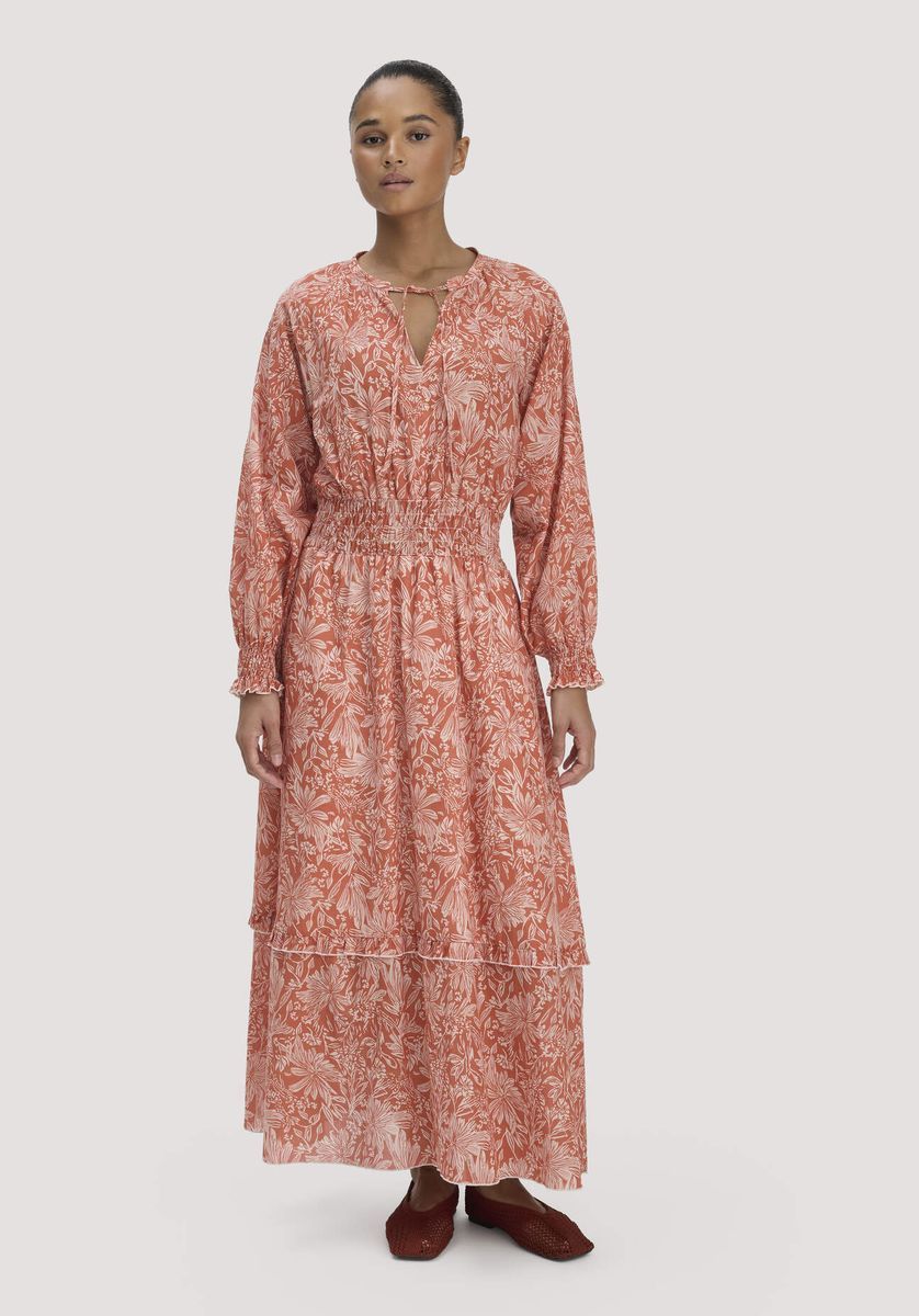 Maxikleid mit Blumenprint und Stufen