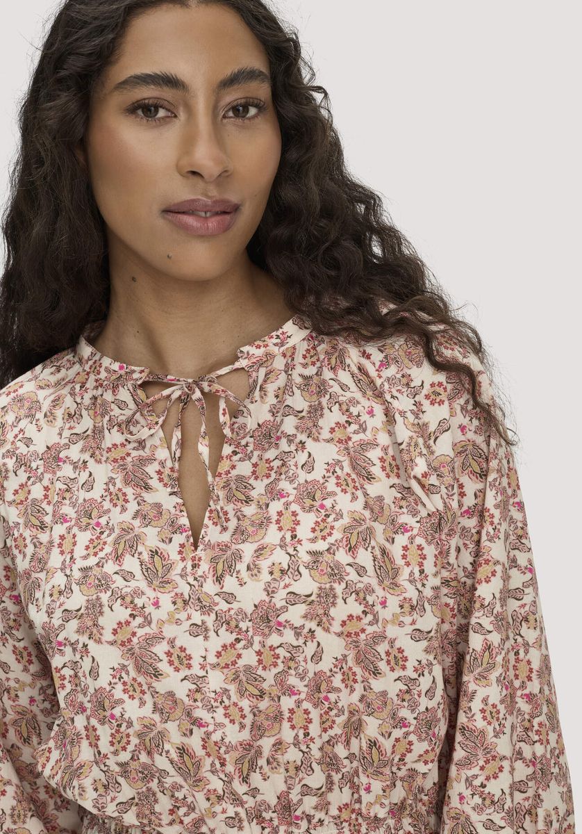 Maxikleid mit Blumenprint und Stufen