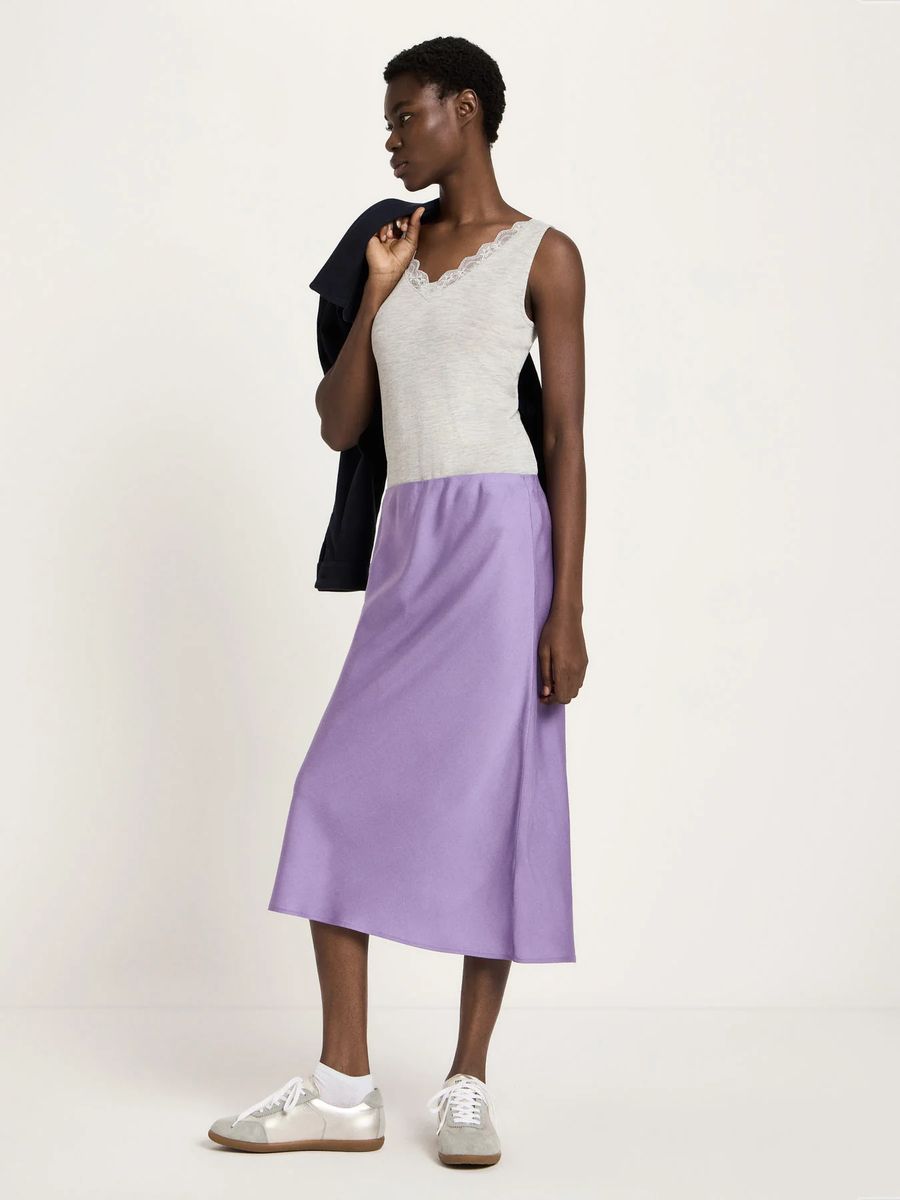 Edles Merino-Top mit feiner Spitze