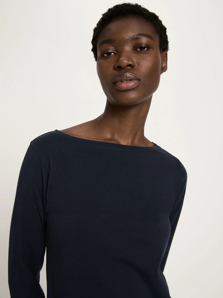 Elegantes U-Boot-Shirt Körpernah