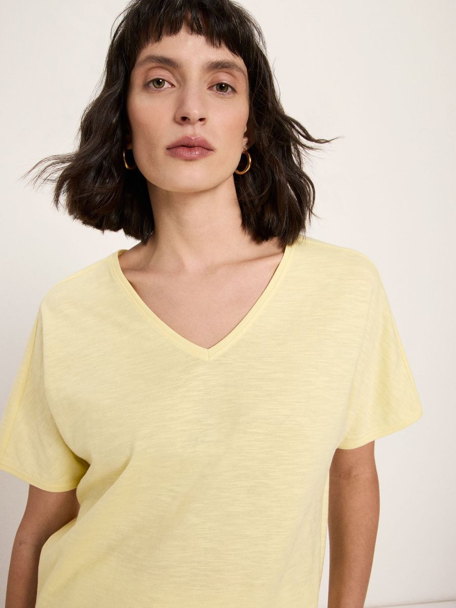 Lässiges Bio-Baumwoll-Shirt mit V-Ausschnitt