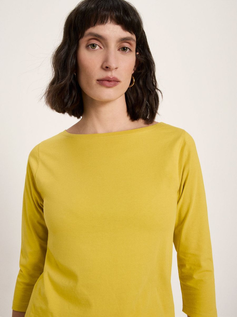 Körpernahes U-Boot-Shirt