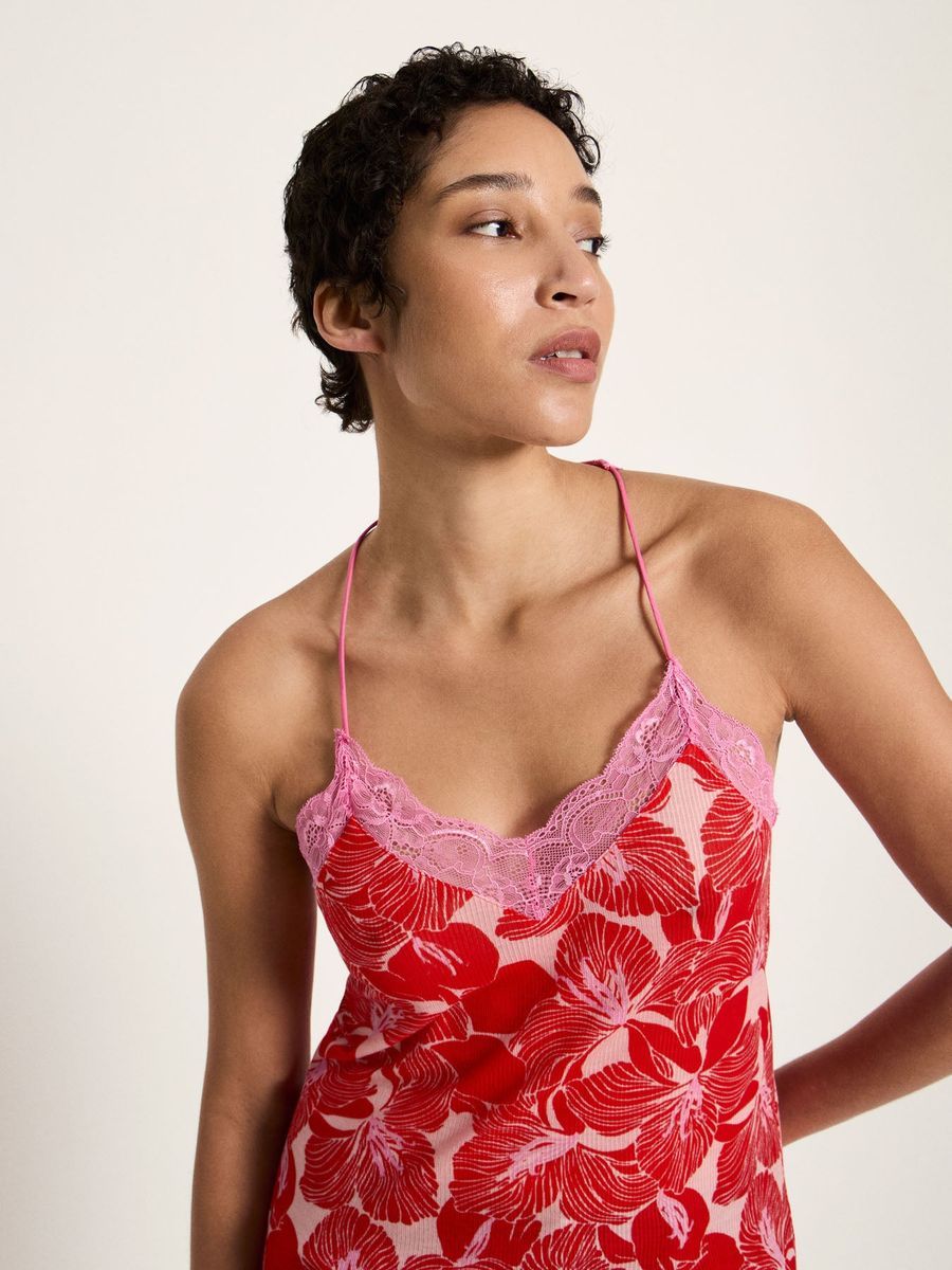 Spitzentop mit floralem Muster