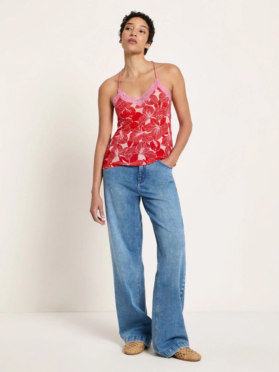 Spitzentop mit floralem Muster