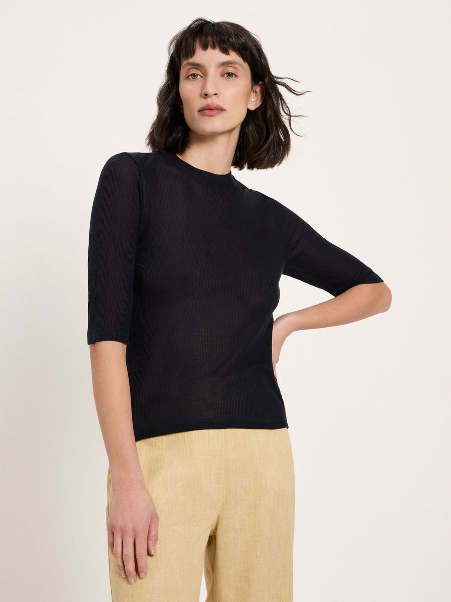 Elegantes Rippshirt mit Stehkragen