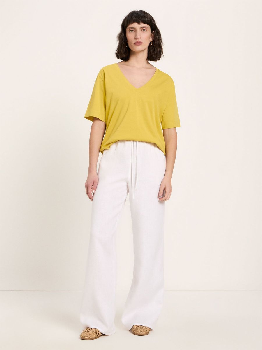 Essential Bio-Baumwollshirt mit V-Ausschnitt