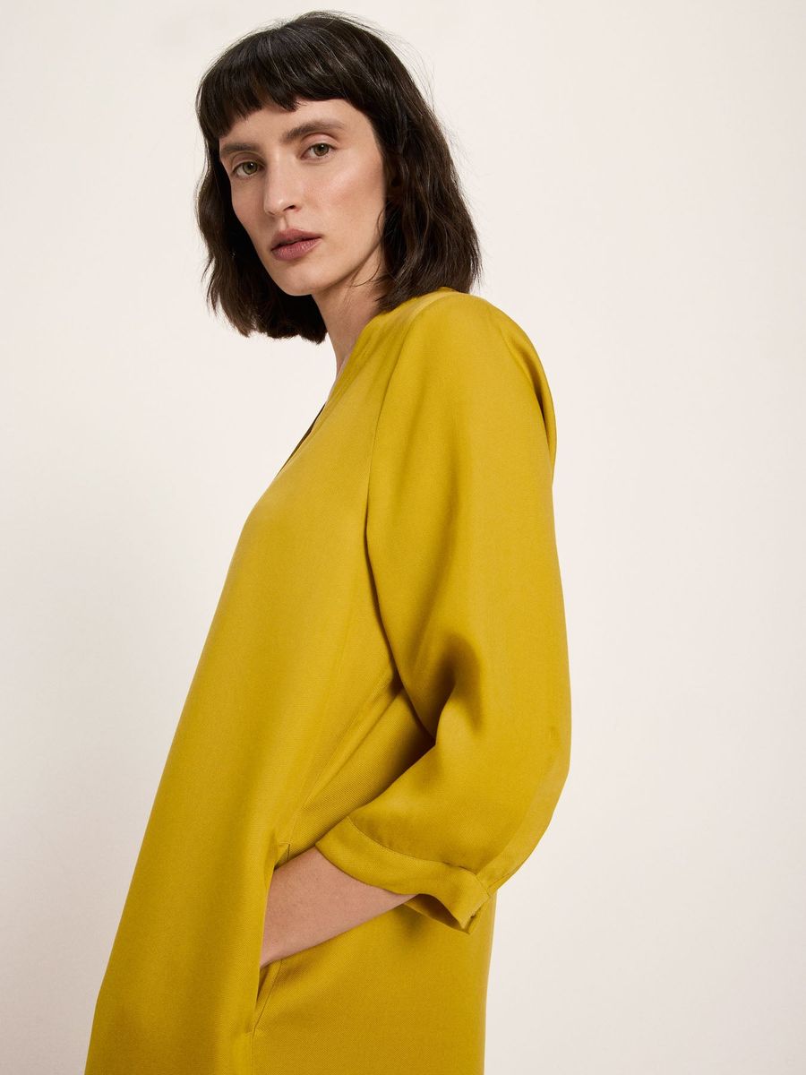 Fließendes Tencel-Kleid mit V-Ausschnitt
