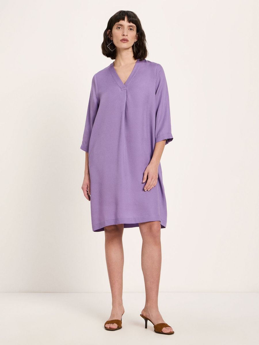 Minimalistisches Tencel-Kleid mit V-Ausschnitt