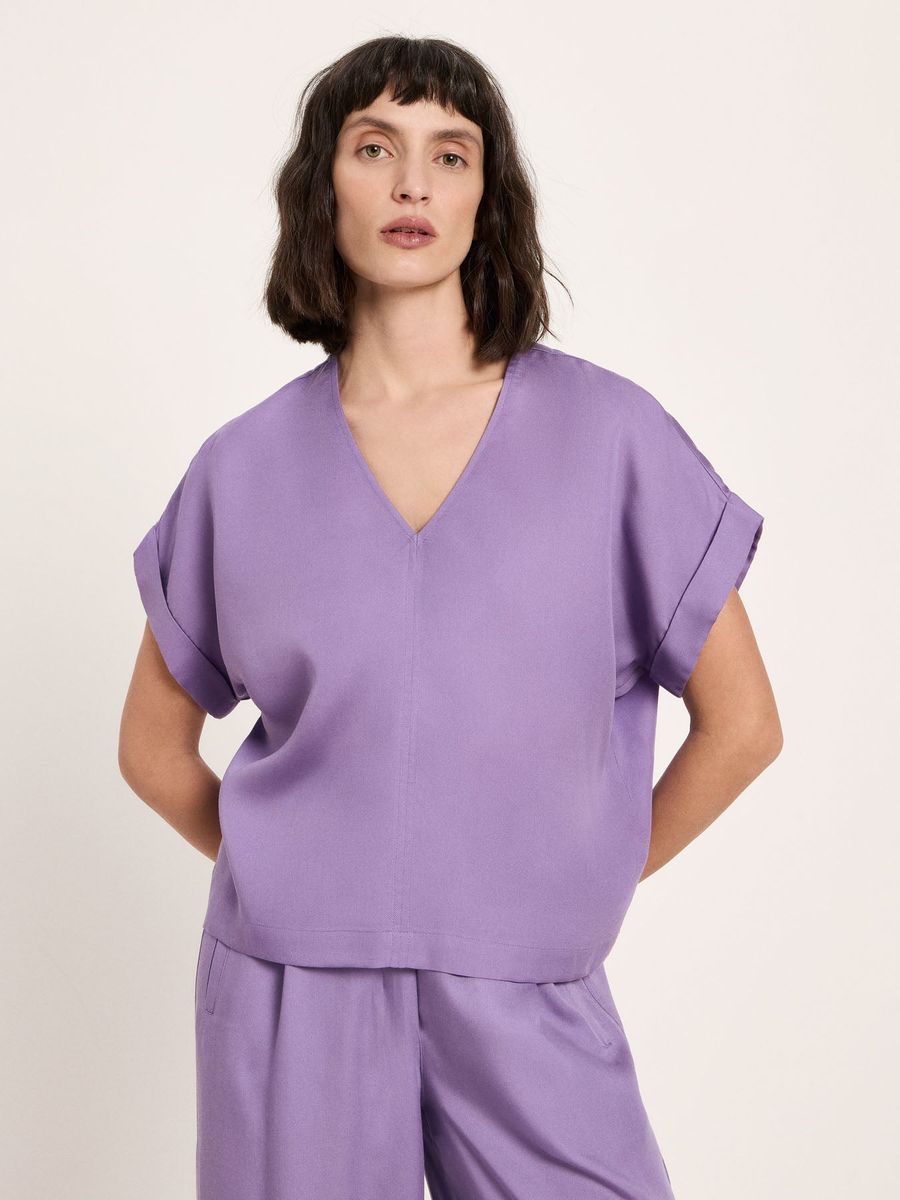 Fließendes Blusenshirt mit V-Ausschnitt