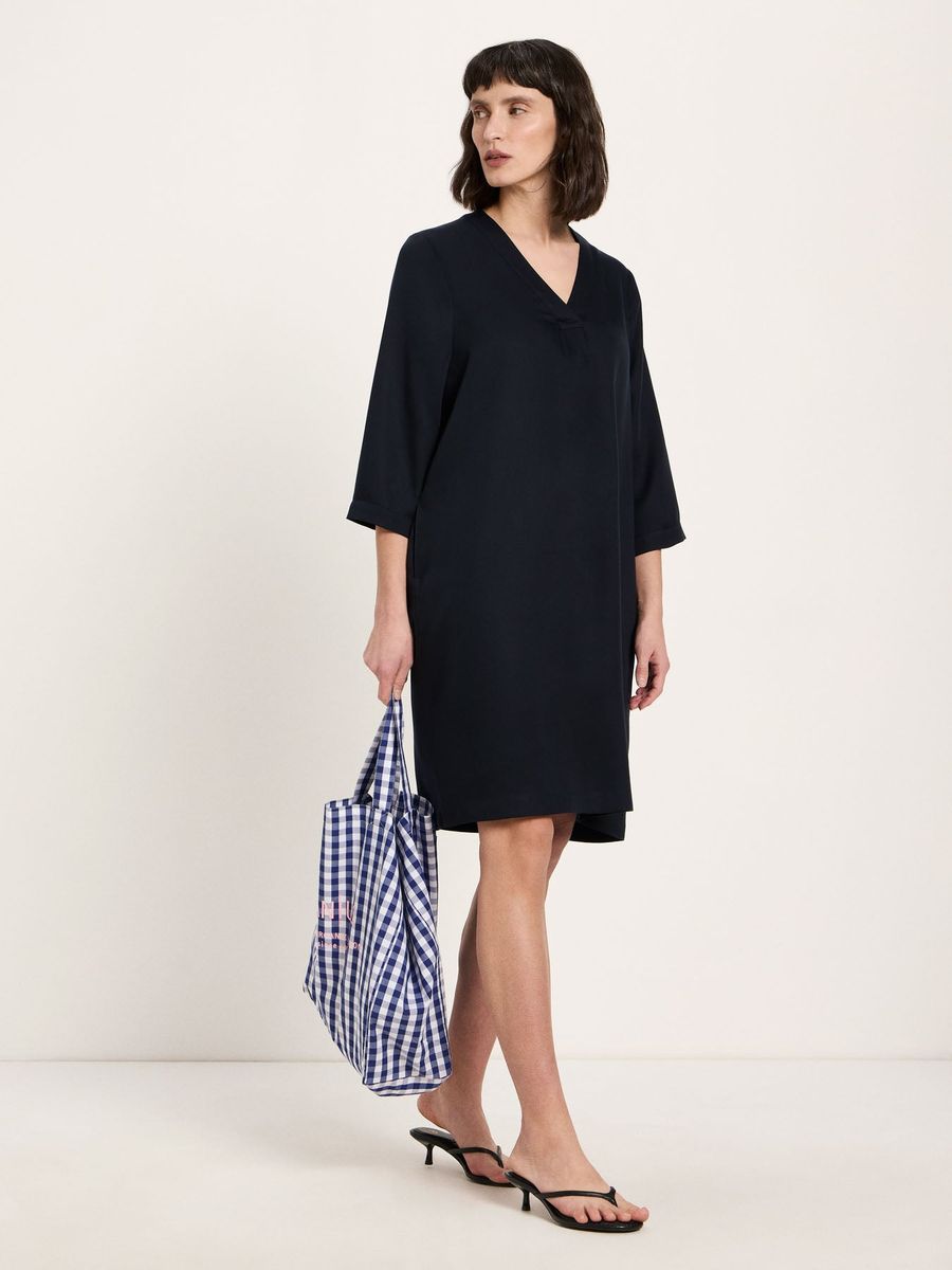 Minimalistisches V-Ausschnitt Schichtkleid