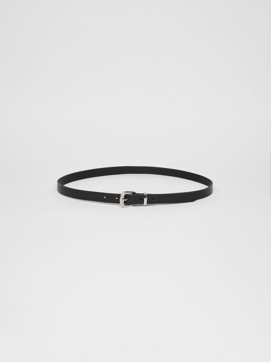Schmaler minimalistischer Ledergürtel