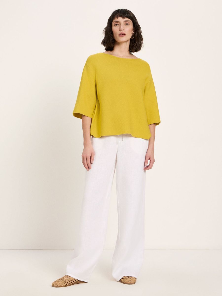 Minimalistischer Pullover mit U-Boot-Ausschnitt