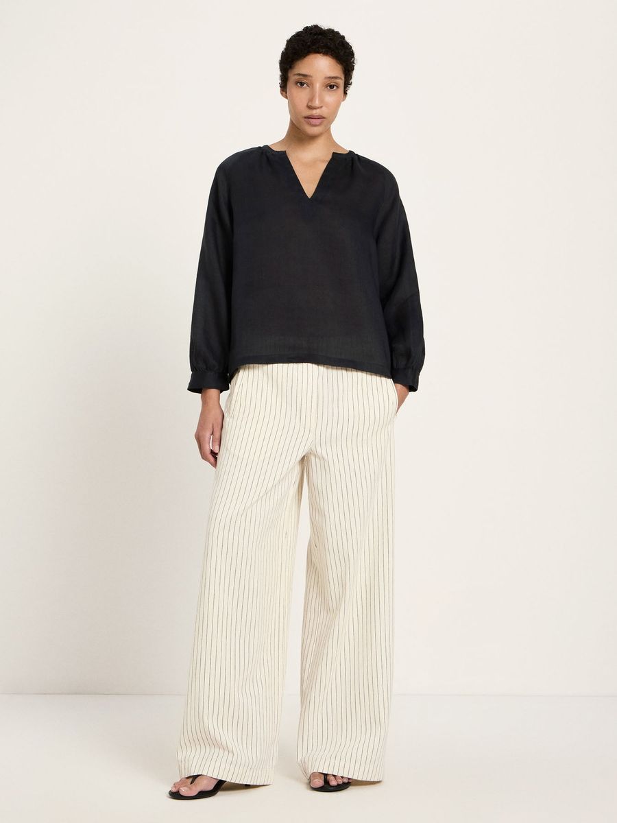 Lockere Ramie-Bluse mit V-Ausschnitt