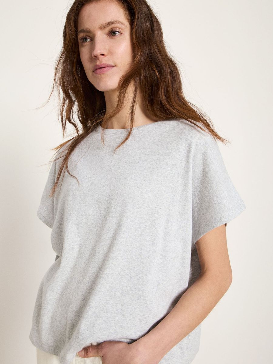Kastiges T-Shirt mit überschnittenen Schultern