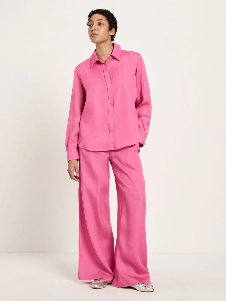 Minimalistische fließende Tencel-Hemdbluse