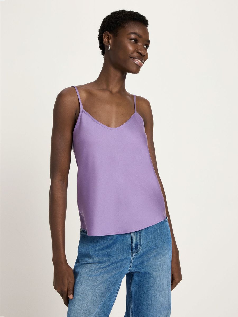 Minimalistisches fließendes Tencel-Trägertop