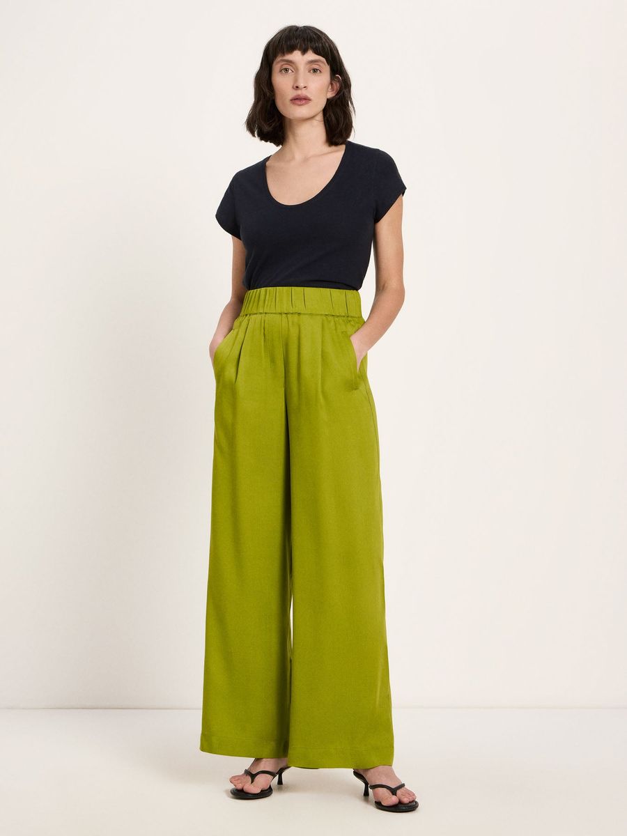 Weit geschnittene Bundfaltenhose mit hohem Bund