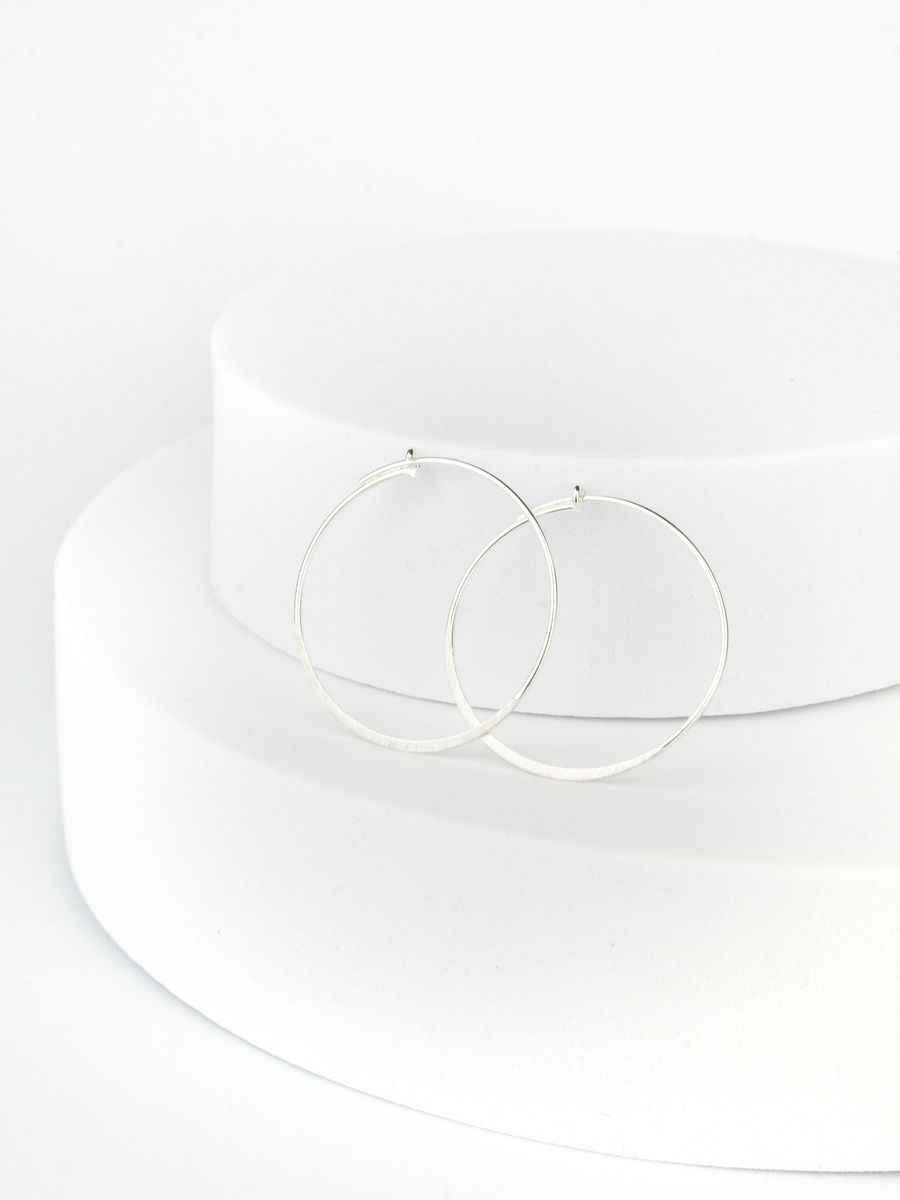 Minimalistische Mattierte Silberne Creolen