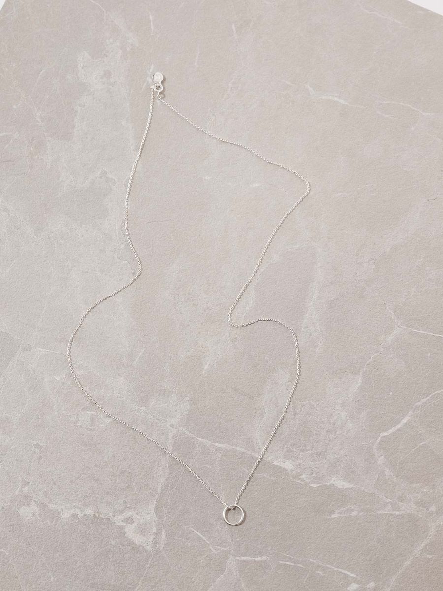 Minimalistische Halskette mit Kreisanhänger Silber