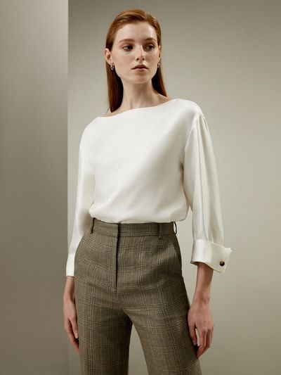 Elegante Seidenbluse mit U-Boot-Ausschnitt