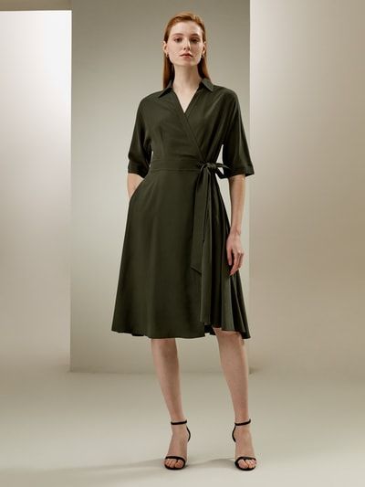 Seiden-Wickelkleid mit klassischem Kragen