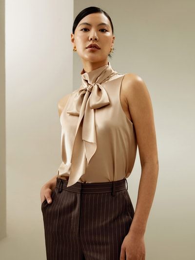 Ärmellose Seidenbluse mit Schluppe