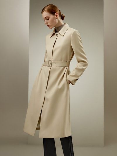 Minimalistischer Seiden-Trenchcoat mit Gürtel